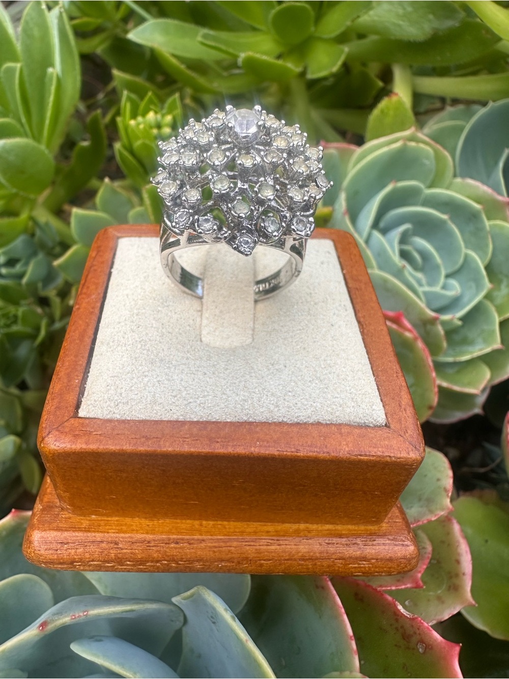 Vtg 18k White Gold Electroplated Floral Cluster Ring Size 8